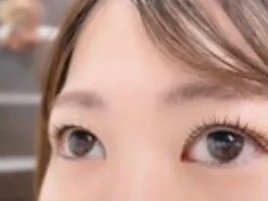 大人女性のナチュラルな目元デザイン